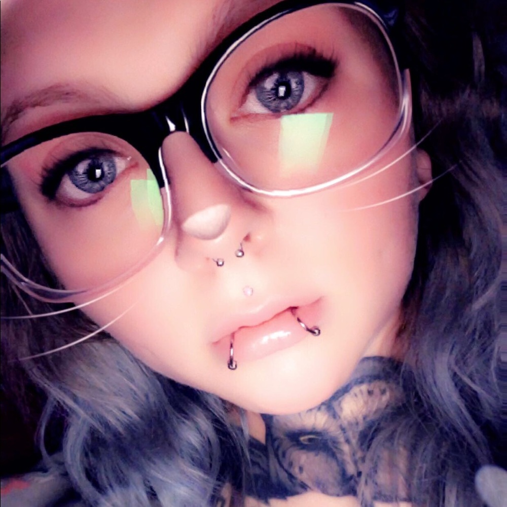 Merry Meet, your Posher, Bree 🖤